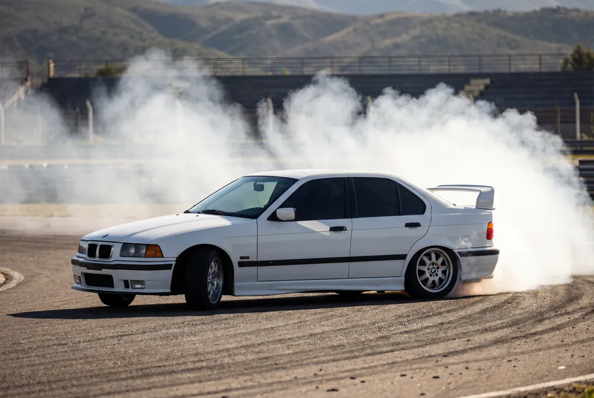 BMW E36 328i en sesion de paquete de 5 clases drift con instructor Pro Driver