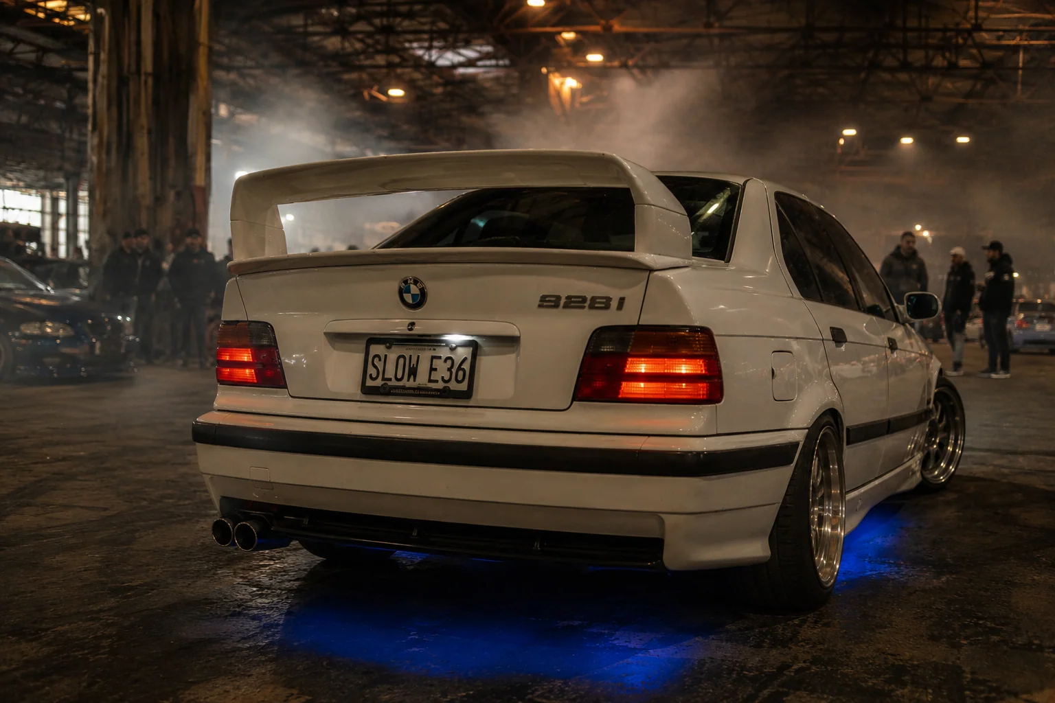 BMW E36 SLOW E36 en burnout con luces neon de evento corporativo en autodromo Buenos Aires